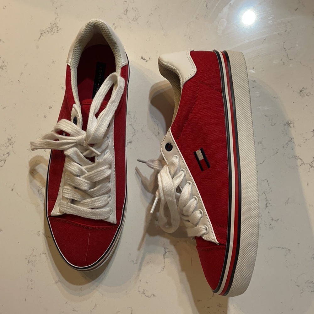 NWT TOMMY HILFIGER SHOES